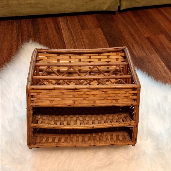 🦋2/$10 3/$15 4/$18 5/$20 Vintage Wicker Organizer